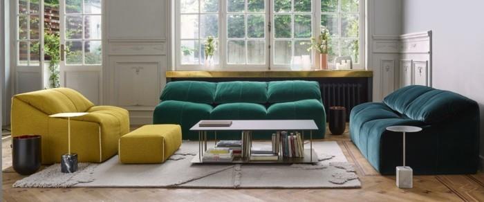 πολύχρωμοι καναπέδες σχεδιαστών στο σαλόνι