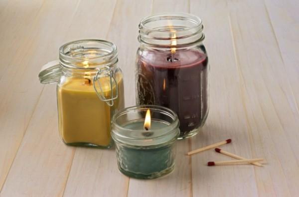 πολύχρωμα κεριά που χύνονται σε βαζάκια ιδέες δώρων