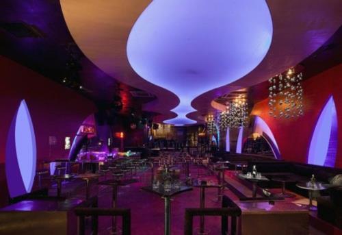 πολύχρωμα φώτα φωτισμός δωματίου οροφή εστιατόριο αστικό στυλ