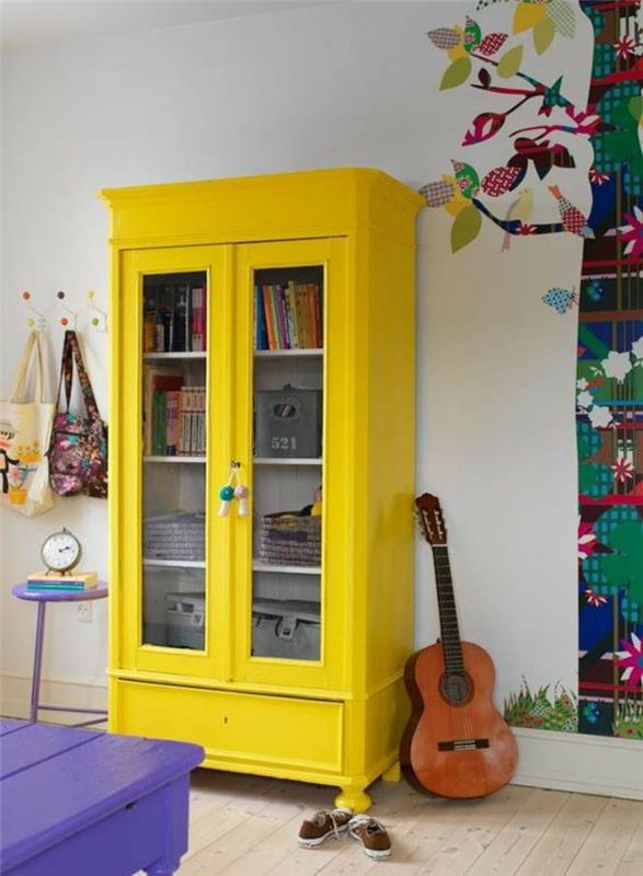 πολύχρωμα έπιπλα νεανική αίθουσα κίτρινη ντουλάπα