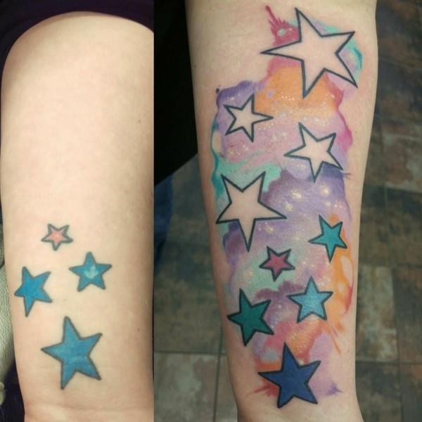 πολύχρωμες ιδέες τατουάζ αστέρι στο μπράτσο