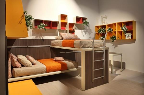 πολύχρωμα υπέροχα κρεβάτια σοφίτας σε πορτοκαλί και κίτρινα ζεστά και ζεστά