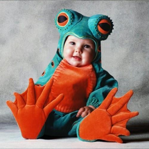 πολύχρωμη φορεσιά καρναβαλιού μωρού βάτραχου