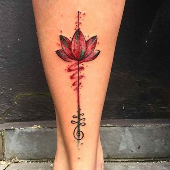 πολύχρωμο unalome τατουάζ κάτω πόδι