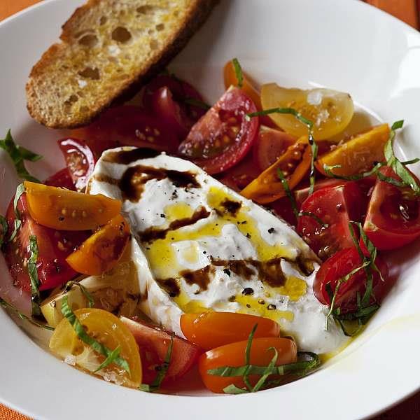 Ιδέα συνταγής Burrata καλοκαιρινή σαλάτα