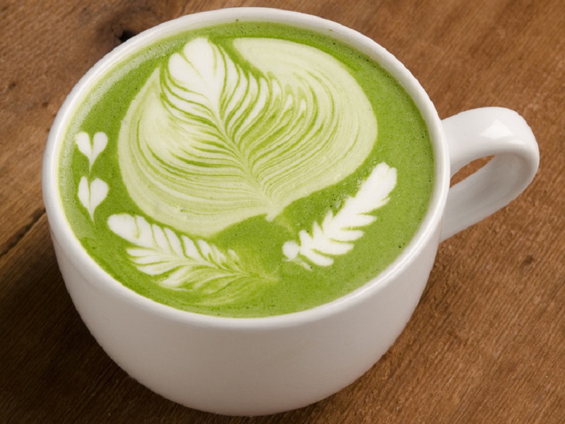 Ar galime gerti žaliąją arbatą su pienu?