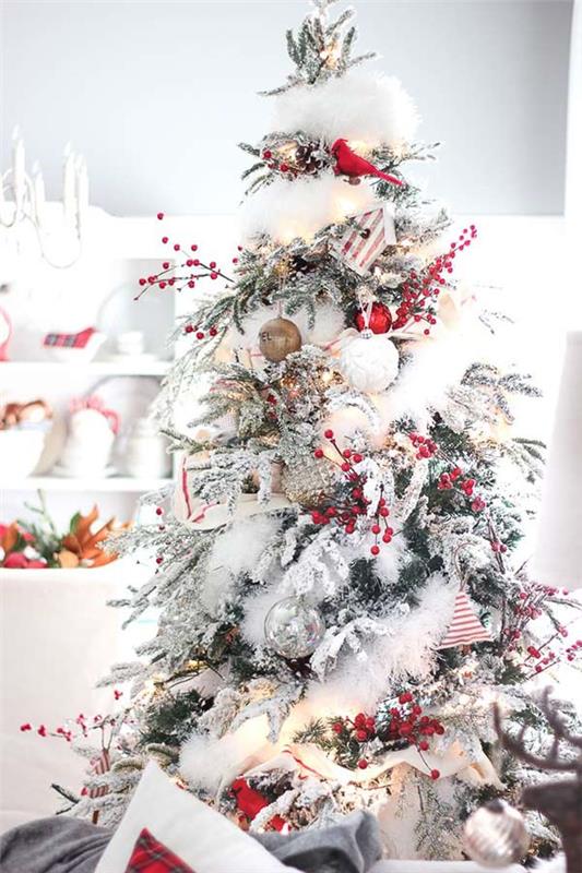 Διακόσμηση χριστουγεννιάτικου δέντρου με πραγματικά ρομαντική διακόσμηση