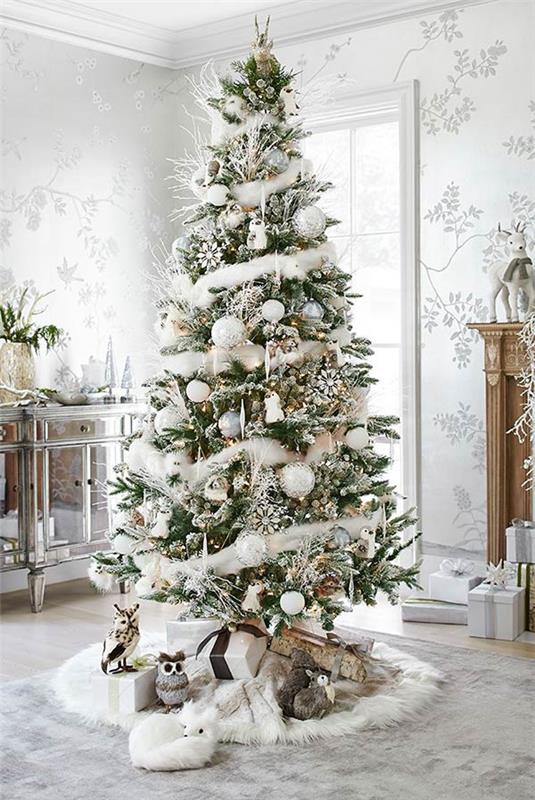 Διακοσμήσεις χριστουγεννιάτικων δέντρων όμορφη λευκή λαμπρότητα
