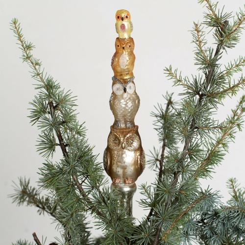 Χριστουγεννιάτικο δέντρο με κουκουβάγιες στοιβάζονται από γυαλί