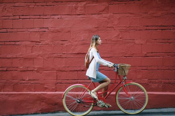 ποδήλατο στην πόλη υγιές και βιώσιμο