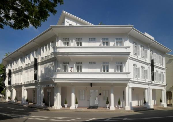 μοντέρνο λευκό εξωτερικό σχέδιο του ξενοδοχείου στη Σιγκαπούρη