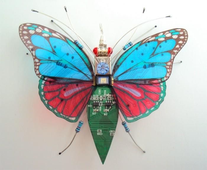 ανταλλακτικά υπολογιστών που ανακυκλώνουν τέχνη πεταλούδας