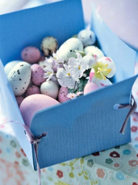 δροσερό Πασχαλινές διακοσμήσεις μπερδεμένα λουλούδια μπλε κουτί αυγά ορτυκιών