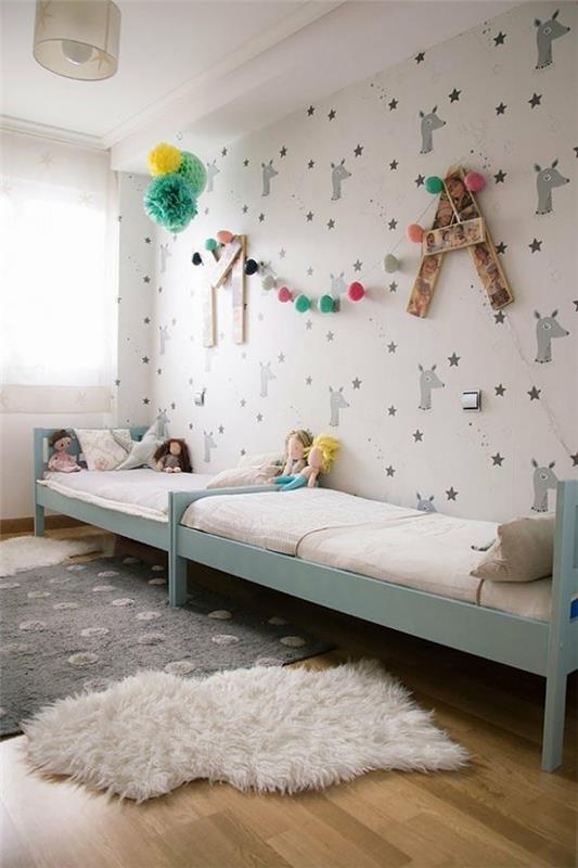 δροσερές ιδέες διαβίωσης για το παιδικό δωμάτιο του κοριτσιού μονά κρεβάτια αστέρια ταπετσαρίας