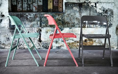 δροσερές ιδέες επίπλων μπαλκονιού πτυσσόμενη καρέκλα σε χρώμα