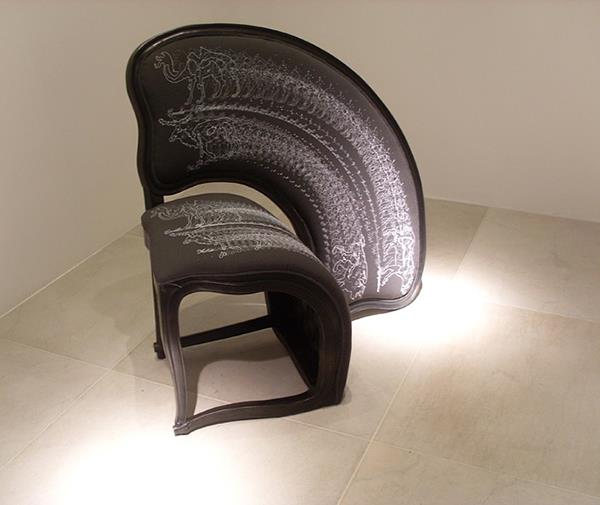 πανέμορφη κλασική καρέκλα σχεδιάζει καφέ λευκά διακοσμητικά μοτίβα