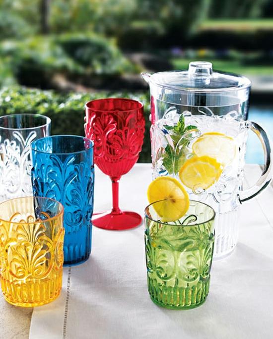 δροσερό-κήπο-πάρτι-αξεσουάρ-ιδέα-ποτήρια-πιάτα-χρωματιστό-γυαλί