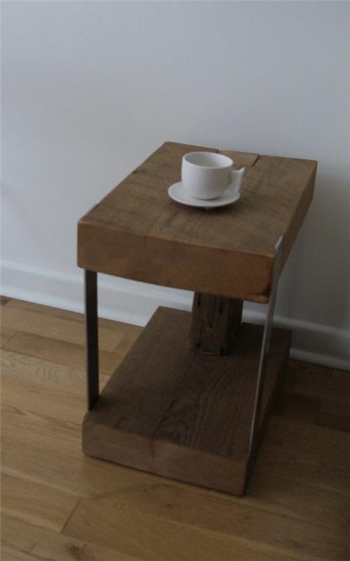 Τετράγωνο τραπέζι από μασίφ ξύλο με κάτω διαμέρισμα