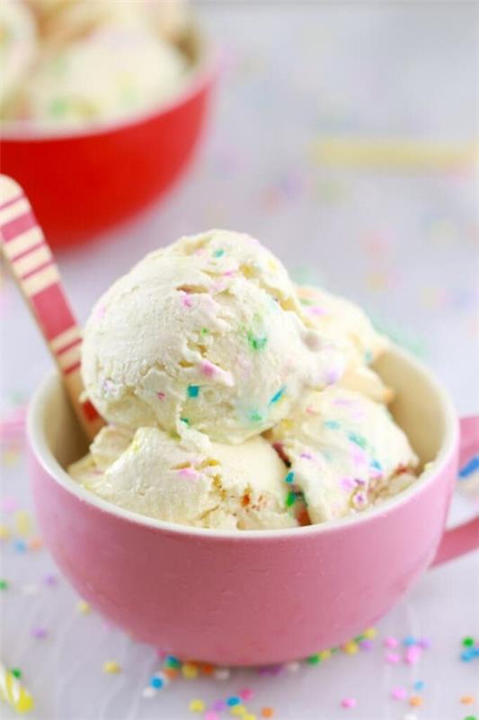 Φτιάξτε το δικό σας κρεμώδες παγωμένο γιαούρτι χωρίς παγωτομηχανή