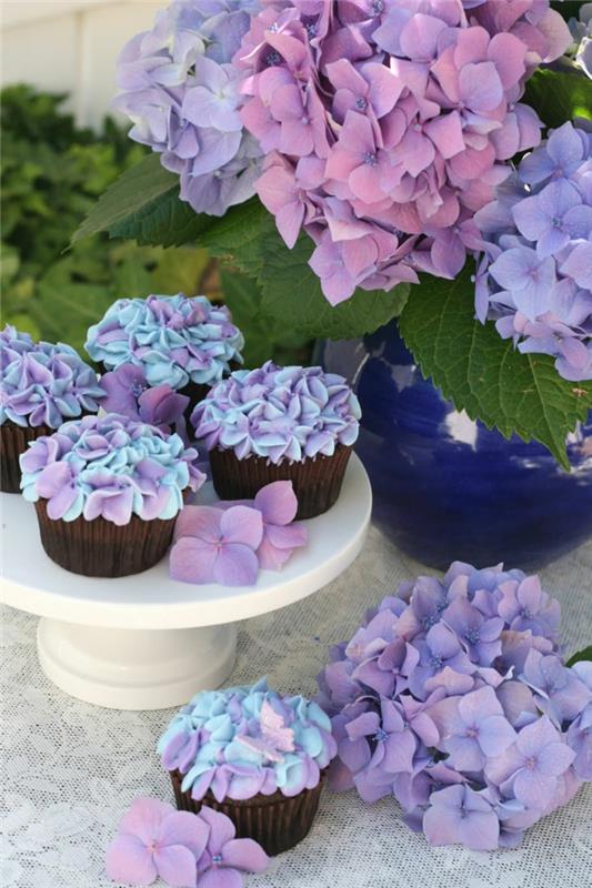 cupcake deco ιδέες λουλούδια ορτανσίες μωβ μπλε καλοκαιρινό πάρτι πάρτι στον κήπο