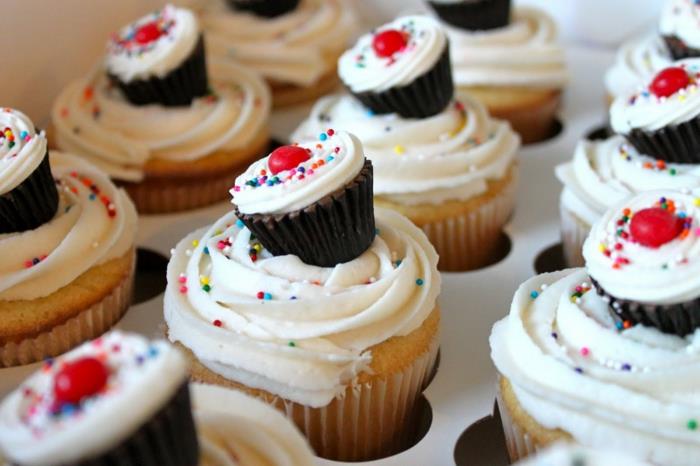 cupcake deco muffins ιδέες γενεθλίων κρέμα ζάχαρης πασπαλίζει