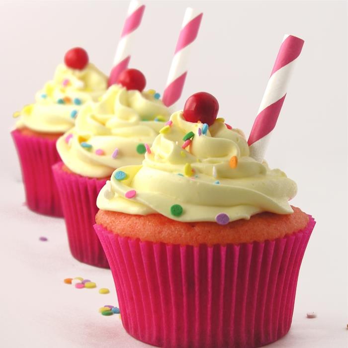 Cupcake διακόσμηση muffins κεράσια κομφετί άχυρο λαμ πάρτι γενεθλίων