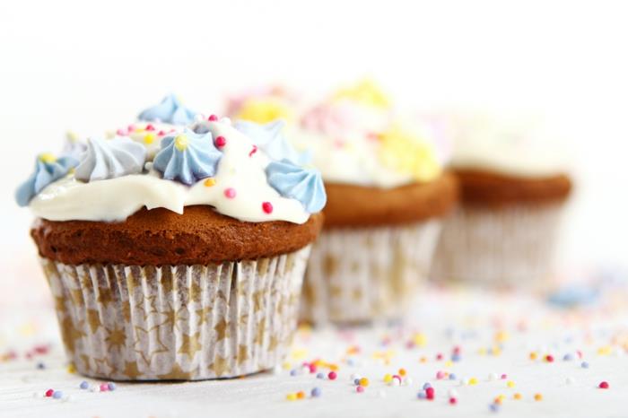 cupcake deco muffins πάρτι γενεθλίων iden κρέμα νιφάδες πασπαλίζει ζάχαρη