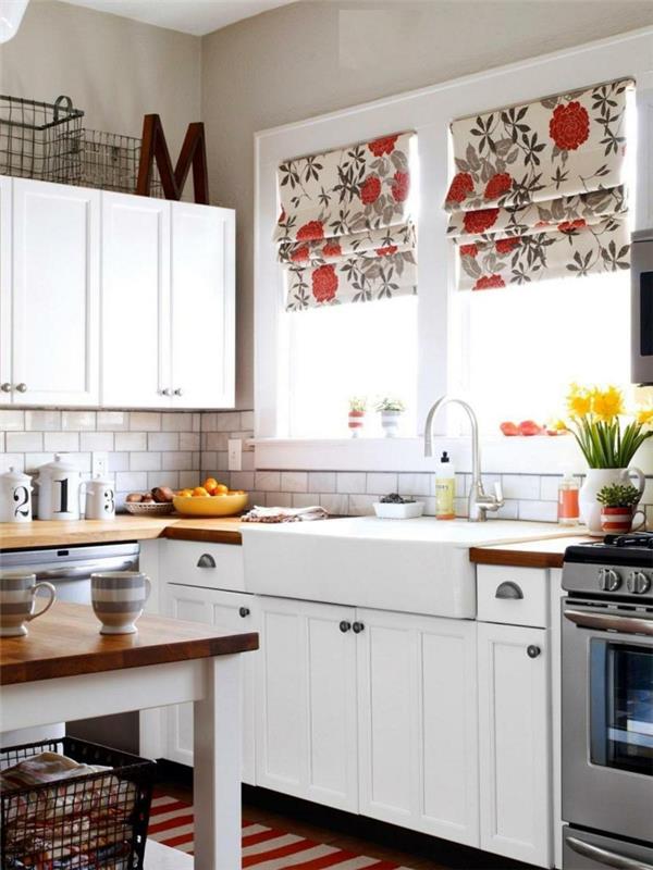 σχέδιο κουζίνας ρουστίκ λευκά ντουλάπια κουζίνας λουλουδάτο μοτίβο πλακάκια τοίχου κουζίνας