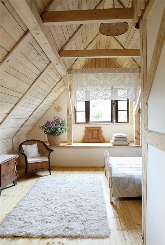 σοφίτα στημένη κρεβατοκάμαρα λευκό χαλί ξύλο
