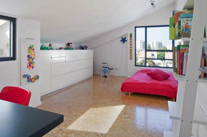 Δημιουργήστε μια κεκλιμένη στέγη, μοντέρνο παιδικό δωμάτιο με άφθονο αποθηκευτικό χώρο