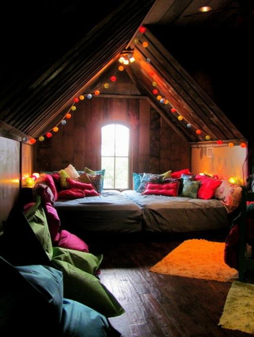 δωμάτιο σοφίτας ρομαντικός φωτισμός νεράιδα φωτιστικά χρωματισμένοι λαμπτήρες