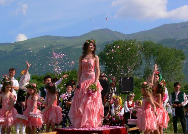 φεστιβάλ δαμασκηνής τριαντάφυλλου Βουλγαρία