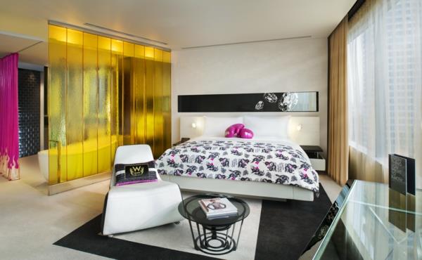επανασχεδιάστε το ιδιωτικό δωμάτιο επισκεπτών διπλό κρεβάτι μπανιέρα κίτρινο