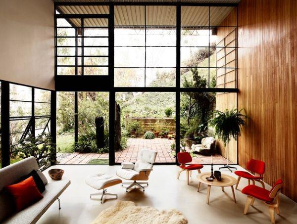 η διαχρονική πολυθρόνα Eames Lounge άνετα δερμάτινη λευκή