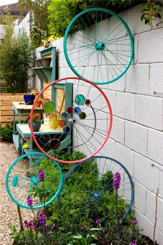 ποδήλατο ντεκό στον κήπο