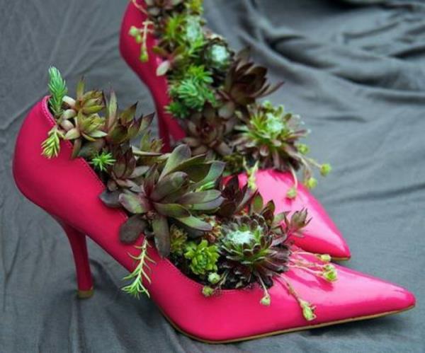 διακόσμηση-ιδέες-για-τον-κήπο-ροζ-κυρίες-παπούτσια-λιπαρά-φυτά