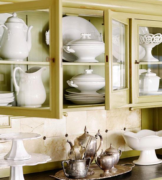 ιδέες ντεκό σπίτι vintage λευκά πιάτα τραπεζαρίας