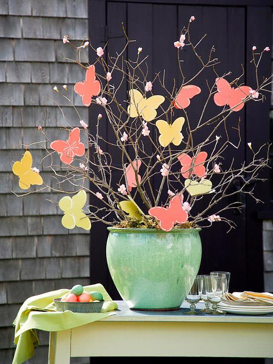 ντεκό πασχαλινές πεταλούδες ιδέα δέντρο βάζο πολύχρωμη φρέσκια διακόσμηση για το Πάσχα