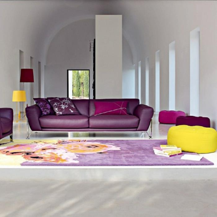 συμβουλές διακόσμησης σαλόνι κίτρινο μοβ φωτιστικά δαπέδου χαλί