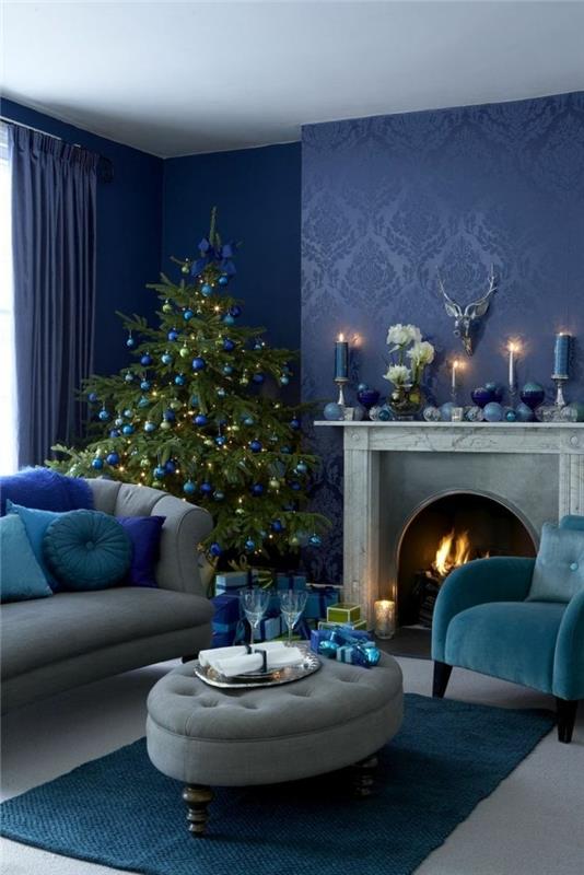 διακόσμηση για χριστουγεννιάτικο σαλόνι μπλε ταπετσαρία χριστουγεννιάτικο δέντρο