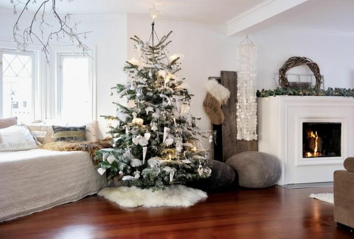 διακόσμηση για χριστουγεννιάτικο σαλόνι χριστουγεννιάτικο δέντρο τζάκι λευκό χαλί