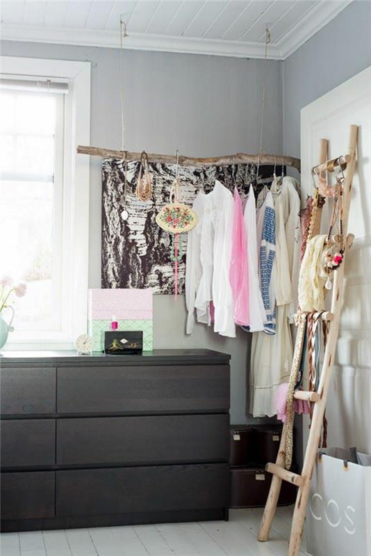 ντεκό ιδέες diy παλιά αντικείμενα ξύλινη σκάλα γκαρνταρόμπα σαλονιού διάδρομος