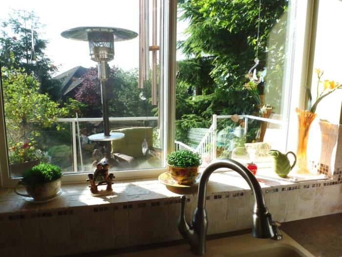 ιδέες ντεκό περβάζι παραθύρων κουζινών φυτά αξεσουάρ