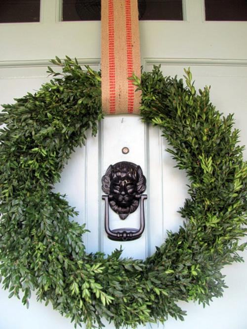 ντεκό ιδέες για χριστουγεννιάτικο στεφάνι πόρτας από πυξάρι