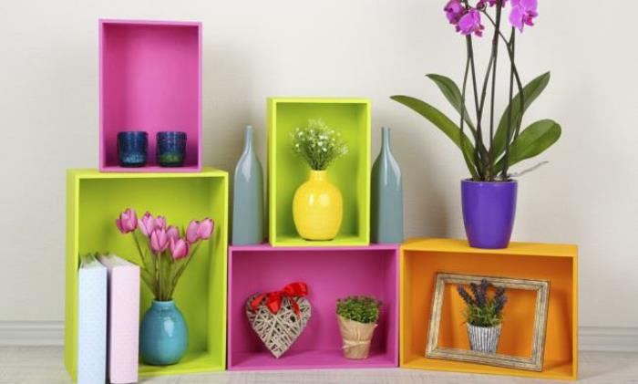 διακοσμητικές ιδέες ανοιξιάτικα έπιπλα διακοσμήστε μόνοι σας ξύλινα κουτιά φρέσκα χρώματα πράσινο ροζ ματζέντα πάπια κίτρινο