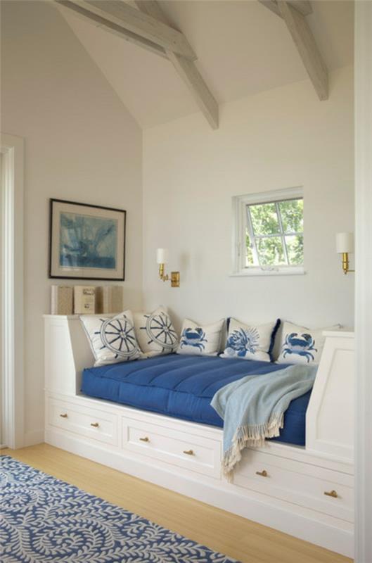 διακόσμηση μικρών δωματίων παστέλ μπλε μαξιλάρια με ναυτικά μοτίβα κουπιά και καβούρια