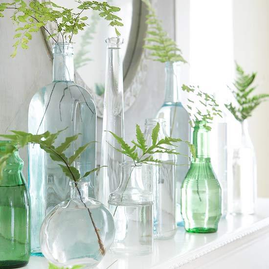 Πασχαλινή διακόσμηση φτιάξτε ποτήρια γυάλινα βάζα φυτά τραπέζι