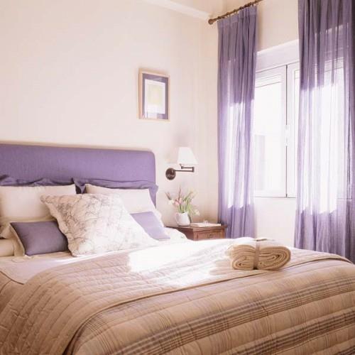 διακοσμητικές κουρτίνες φωτεινά μοβ χρώματα ιδέα κρεβατοκάμαρας