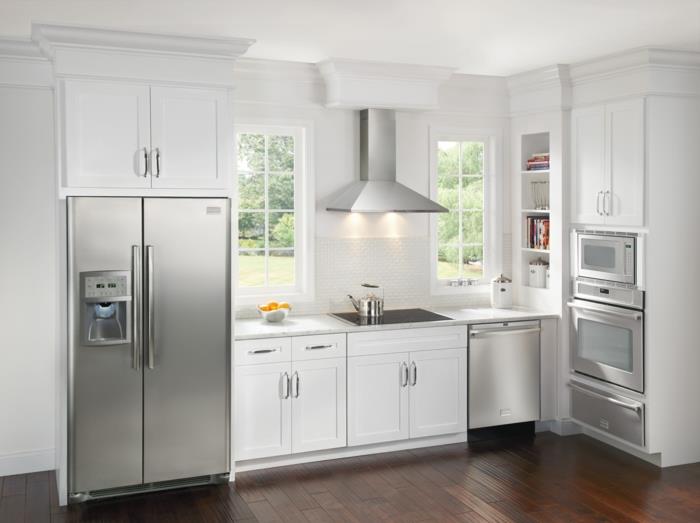 σχέδιο ψυγείο λευκά ντουλάπια κουζίνας χρωματικές αντιθέσεις