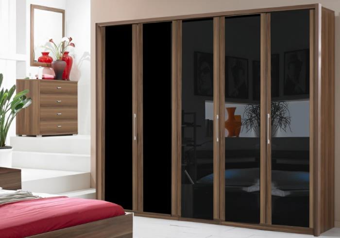 σχεδιασμός ντουλάπα ξύλινες μαύρες πόρτες καθρέφτης επιφάνειας καθιστικές ιδέες υπνοδωμάτιο